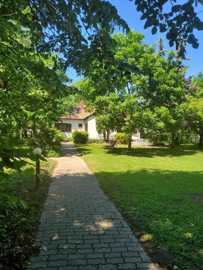 Bed and Breakfast Liget Ueduelo Шіофок Екстер'єр фото